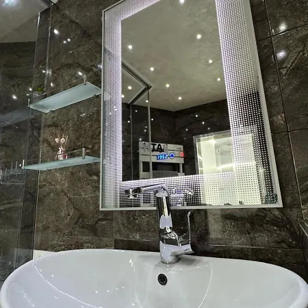 Belyy Lebed Апартамент *